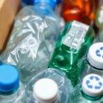 découvrez comment interpréter les logos de recyclage présents sur vos emballages et adoptez des gestes éco-responsables pour un tri efficace.